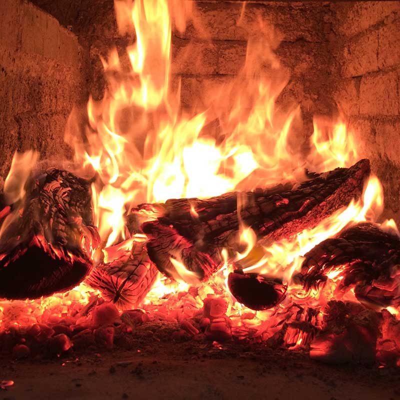 Oak-Wood-Fire Glowing Oak Wood Fire